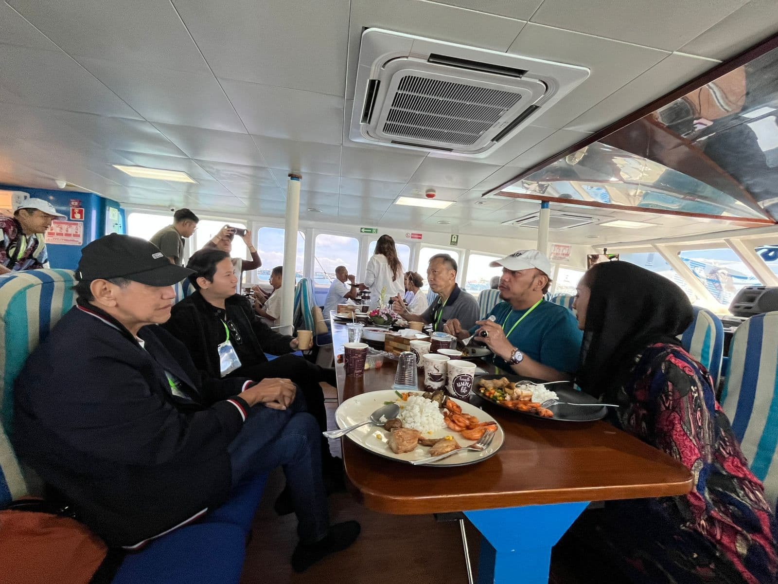 Delegates lunch on the boat trip