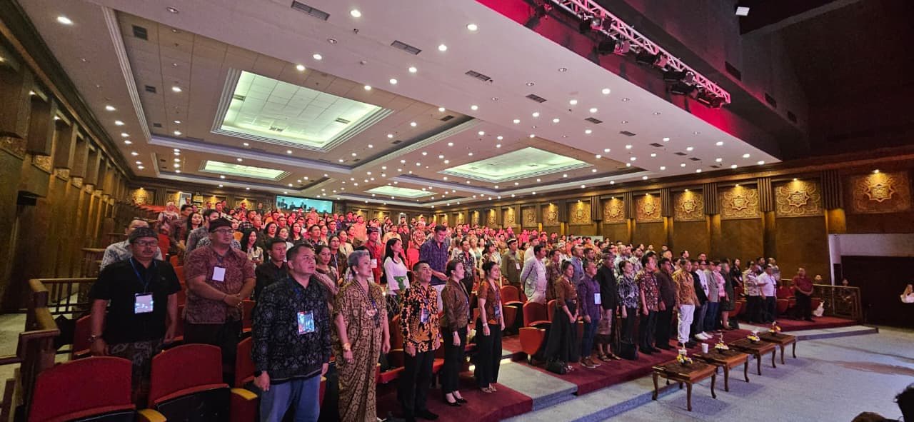 Conference audience standing together